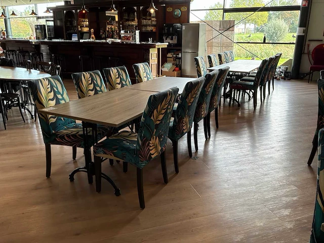 Restauranttafels met stoelen - afbeelding 1 van  10