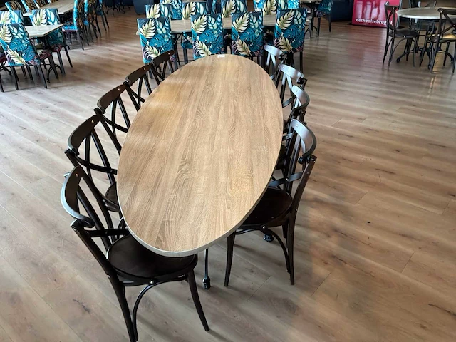 Restauranttafels met stoelen - afbeelding 9 van  12