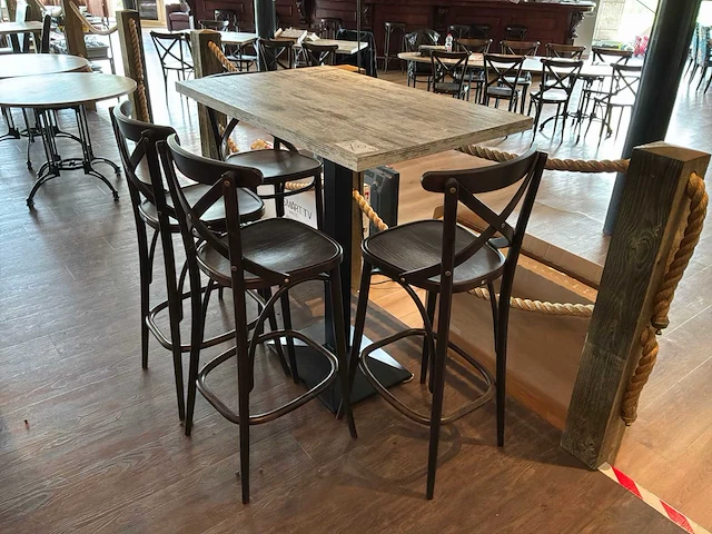 Restauranttafels met stoelen - afbeelding 1 van  6