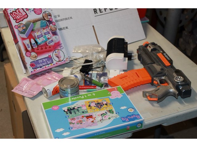 Restpartij div goederen ruim 12 stuks mix doos 9 loc o13 - afbeelding 1 van  7