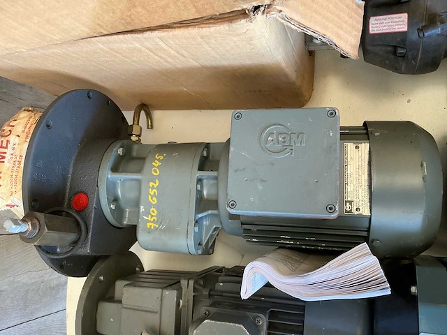 Restpartij elektromotoren en vertragers (39x) - afbeelding 11 van  14