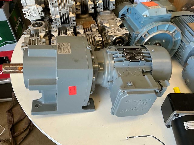 Restpartij elektromotoren en vertragers (39x) - afbeelding 4 van  14