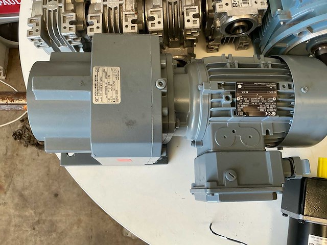 Restpartij elektromotoren en vertragers (39x) - afbeelding 14 van  14