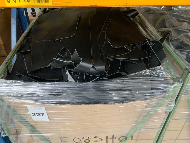 Reststukken leder - afbeelding 2 van  2