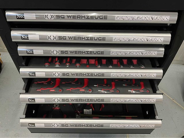 Retourartikelen - generator - stofzuiger - gereedschapswagen -startbooster - afbeelding 8 van  23