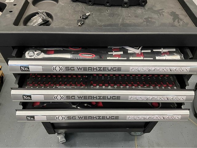 Retourartikelen - generator - stofzuiger - gereedschapswagen -startbooster - afbeelding 9 van  23