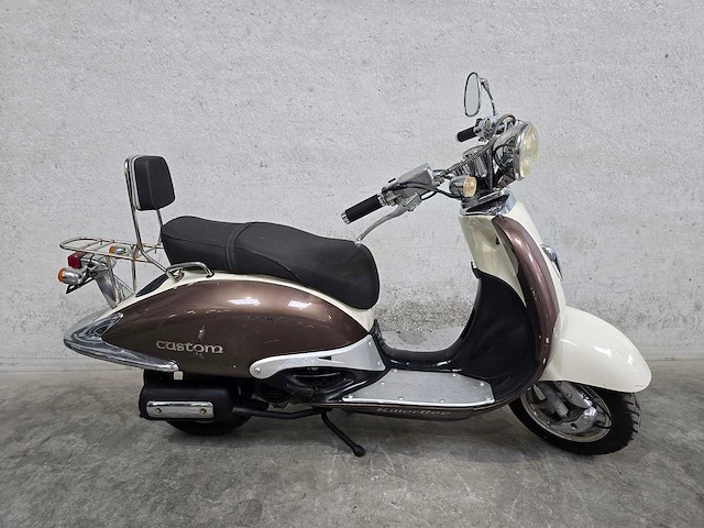 Retro - scooter - 4t - brommer - afbeelding 2 van  6