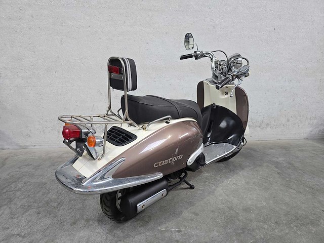 Retro - scooter - 4t - brommer - afbeelding 5 van  6