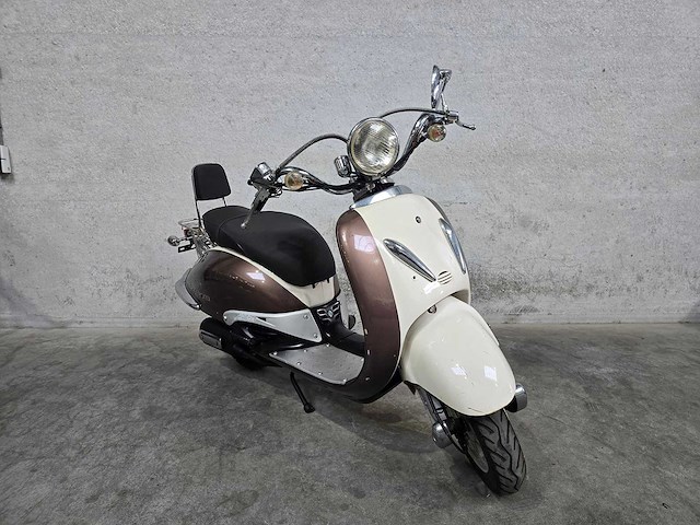 Retro - scooter - 4t - brommer - afbeelding 4 van  7