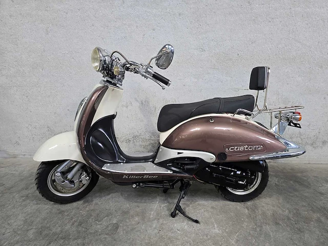 Retro - scooter - 4t - brommer - afbeelding 1 van  7