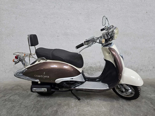 Retro - scooter - 4t - brommer - afbeelding 2 van  7