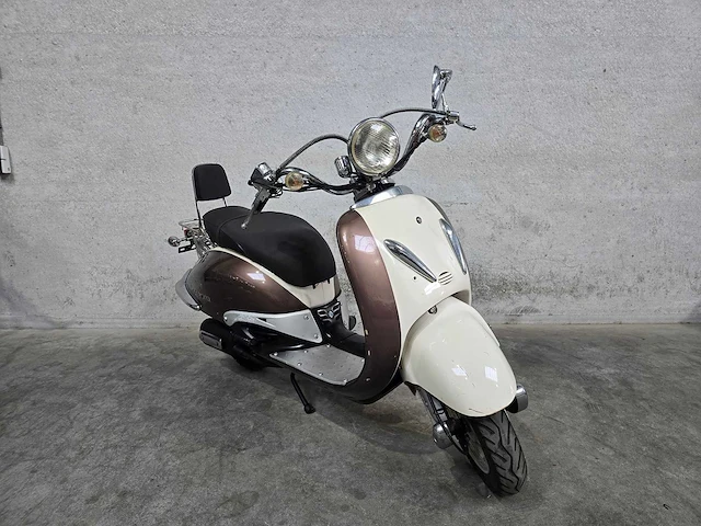 Retro - scooter - 4t - brommer - afbeelding 4 van  7