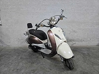 Retro - scooter - 4t - brommer - afbeelding 4 van  7