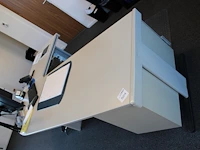 Retro design hoekbureau met vaste ladekast. afmeting 250 x 170 x 73 cm. - afbeelding 3 van  3