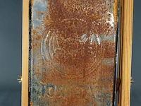 Retro metalen wandbord met reliëf van het merk nostalgic-art met het klassieke zwarte bacardi-logo en de iconische vleermuis - afbeelding 3 van  5