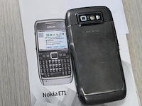 Retro mobiele telefoon nokia e71. geen voedingskabel. - afbeelding 2 van  2