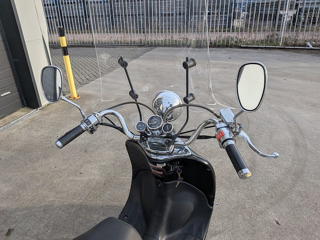 Retro scooter, la souris, grande retro, zwart, 2018 - afbeelding 24 van  24