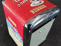 Retro servettendispenser met een jaren 50-stijl en een opdruk met eieren en de tekst "begin your day the sunny side up" - afbeelding 2 van  6