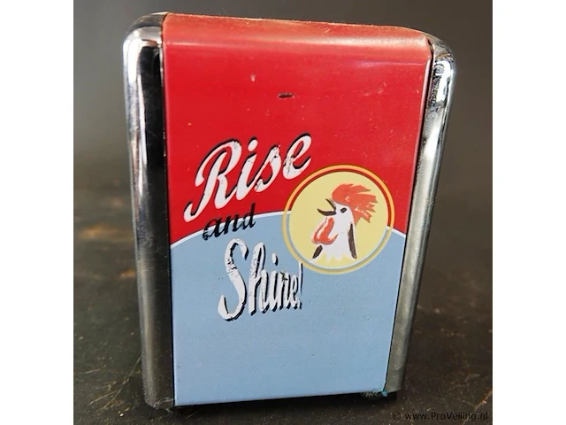 Retro servettendispenser met een jaren 50-stijl en een opdruk met eieren en de tekst "begin your day the sunny side up" - afbeelding 4 van  6