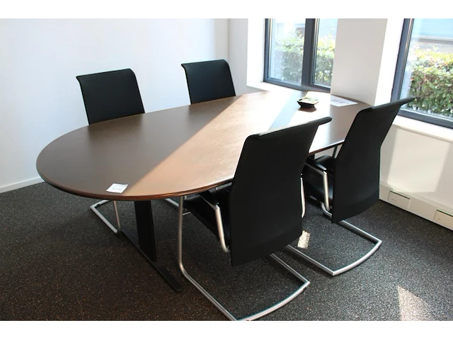Retro vergadertafel met vier sledestoelen. afmeting tafel 240 x 120 cm. hoogte 75 cm - afbeelding 1 van  4