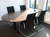 Retro vergadertafel met vier sledestoelen. afmeting tafel 240 x 120 cm. hoogte 75 cm