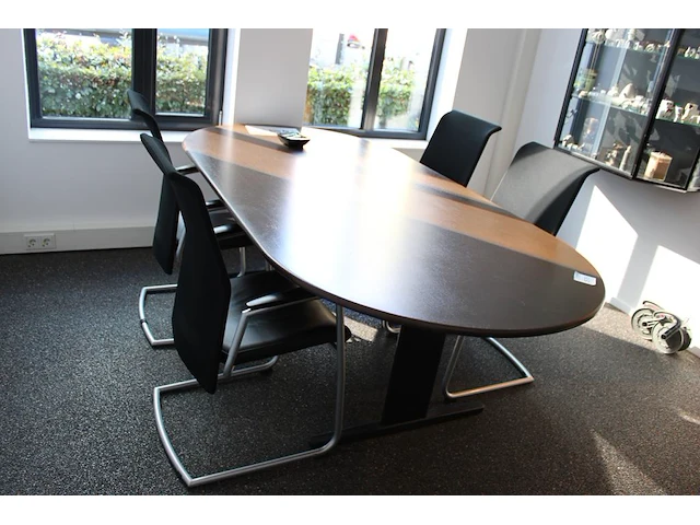 Retro vergadertafel met vier sledestoelen. afmeting tafel 240 x 120 cm. hoogte 75 cm - afbeelding 2 van  4
