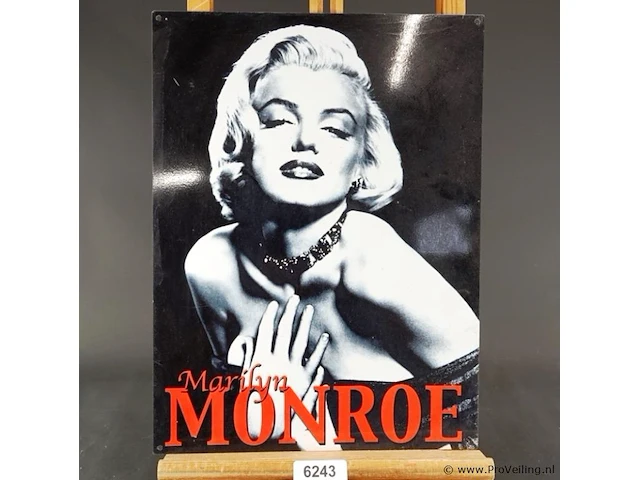 Retro wandbord met een zwart-witportret van marilyn monroe - afbeelding 1 van  5