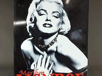 Retro wandbord met een zwart-witportret van marilyn monroe - afbeelding 2 van  5