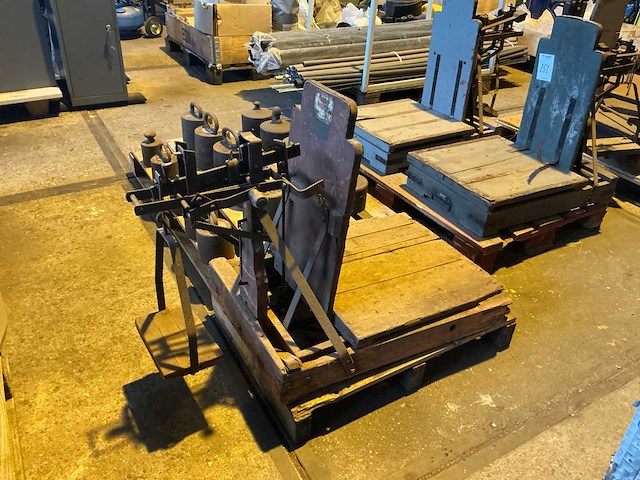 Retro weegschaal met gewichten (5x) - afbeelding 1 van  1