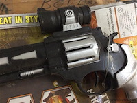 Revolver - afbeelding 2 van  3