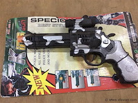 Revolver - afbeelding 3 van  3
