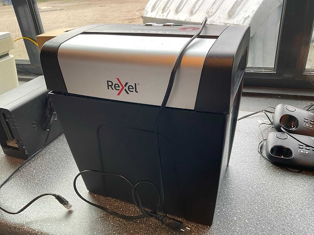 Rexel momentum x406 papiervernietiger - afbeelding 1 van  4