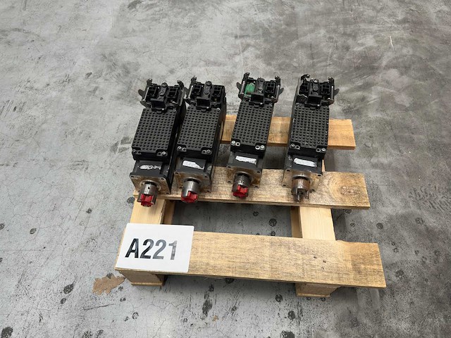 Rexroth - ksm01.2b-041c - indradrive mi servo motor (4x) - afbeelding 1 van  8