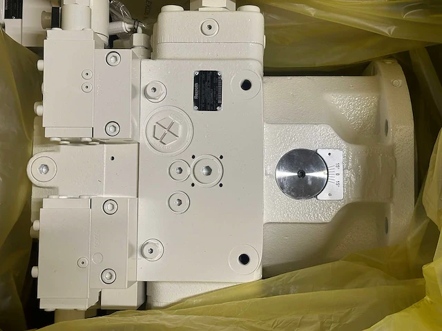Rexroth - r902451938 - pl a4csg 500 epg/30r-vzh35k334m - hydraulische axiale pomp met regelblok en drukaccumulator - afbeelding 3 van  6