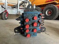Rexroth 3-voudig hydraulisch stuurventiel - afbeelding 1 van  2