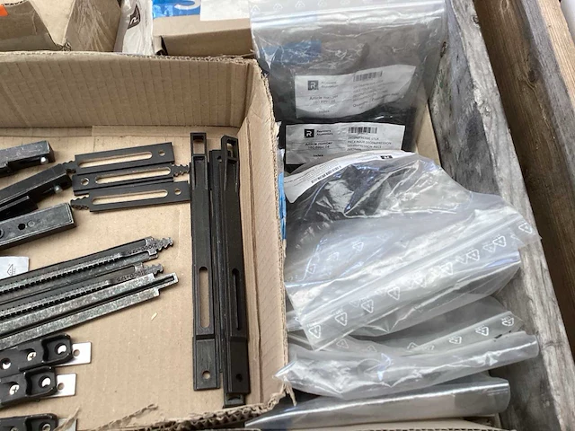 Reynaers, sobinco partij diverse sluitwerk onderdelen - afbeelding 10 van  39