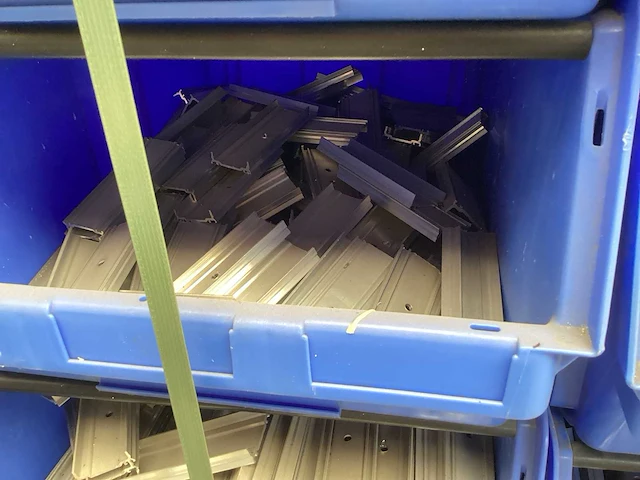 Reynaers, vbh, gb partij diverse sluitwerk onderdelen en raamgrepen - afbeelding 24 van  41