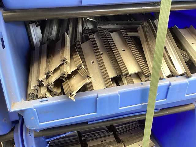 Reynaers, vbh, gb partij diverse sluitwerk onderdelen en raamgrepen - afbeelding 27 van  41
