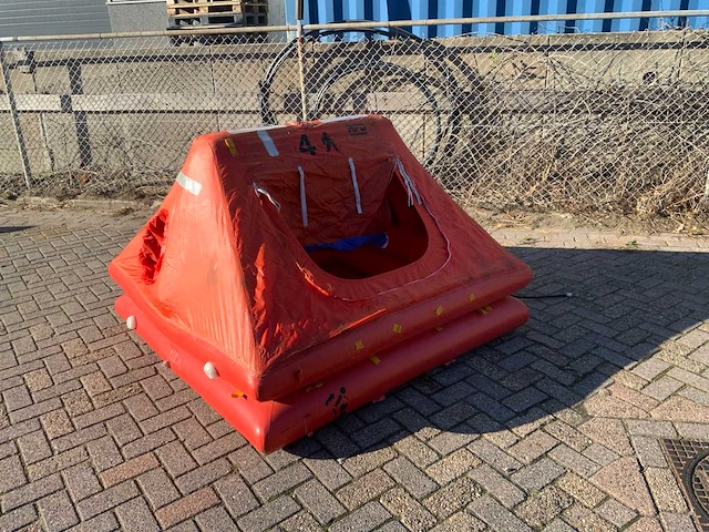 Rfd reddingsvlot (afgekeurd ,speelobject) - afbeelding 1 van  9