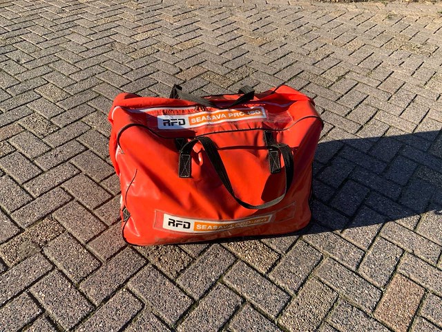 Rfd reddingsvlot (afgekeurd ,speelobject) - afbeelding 9 van  9