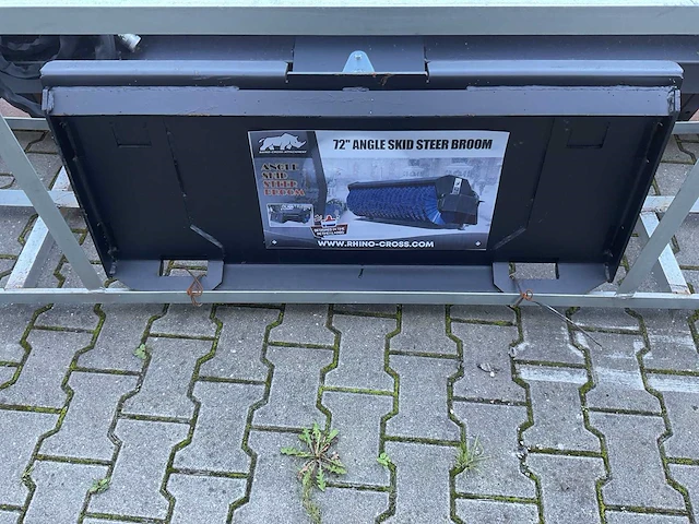 Rhino-cross angle skid steer broom voorzetapparatuur - afbeelding 5 van  13