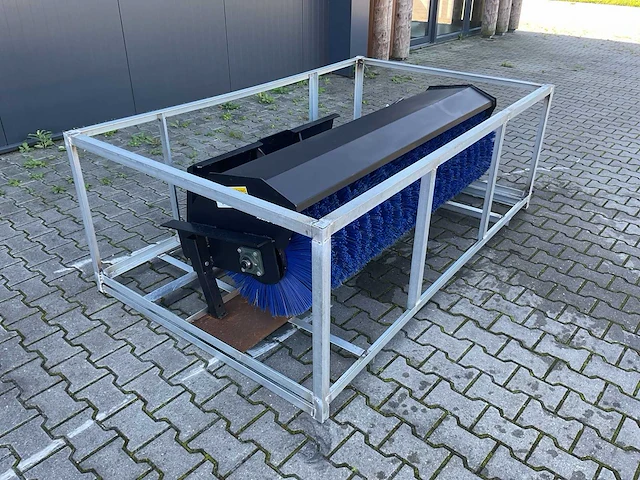 Rhino-cross angle skid steer broom voorzetapparatuur - afbeelding 12 van  13