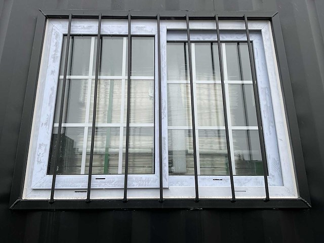 Rhino-cross-containers 12ft mini container met deur en raam - afbeelding 6 van  16