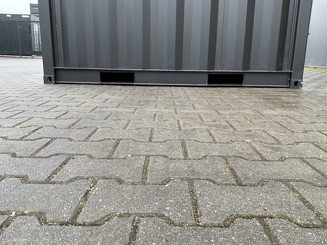 Rhino-cross-containers 12ft mini container met deur en raam - afbeelding 9 van  10