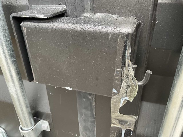 Rhino-cross-containers 12ft mini container met deur en raam - afbeelding 3 van  13