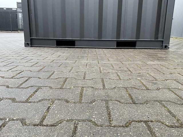 Rhino-cross-containers 12ft mini container met deur en raam - afbeelding 17 van  17