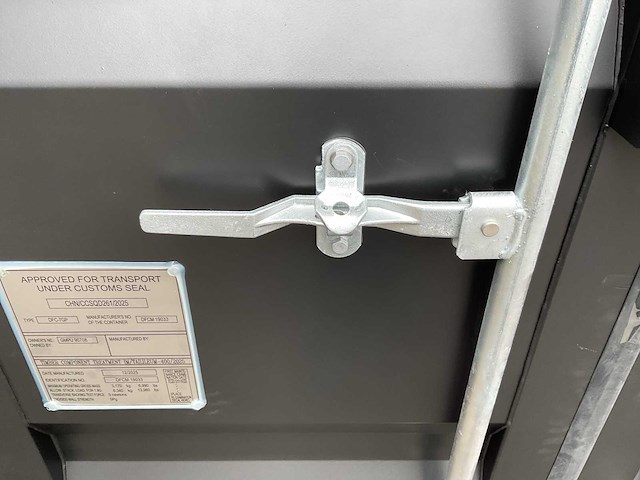 Rhino-cross-containers 7ft mini container met deur en raam - afbeelding 3 van  6