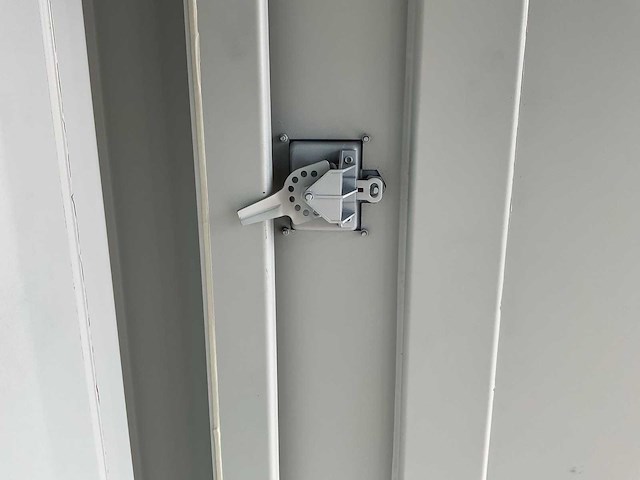 Rhino-cross-containers 7ft mini container met deur en raam - afbeelding 6 van  6