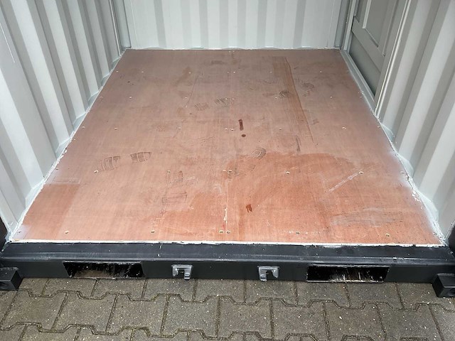 Rhino-cross-containers 7ft mini container met deur en raam - afbeelding 2 van  20