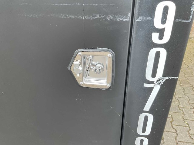 Rhino-cross-containers 7ft mini container met deur en raam - afbeelding 6 van  20